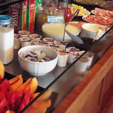 Hotel Ristorante Alla Campagna سان جيوفانّي لوباتوتو المظهر الخارجي الصورة